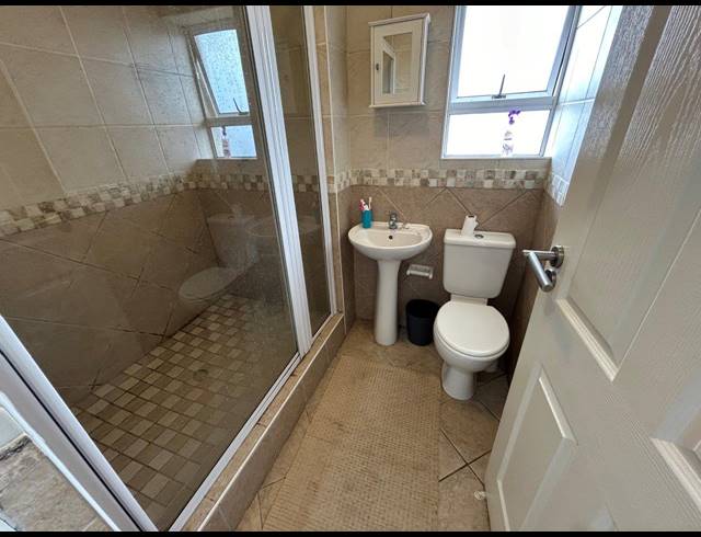 2 BEDROOM APARTMENT FOR SALE IN JEFFREYS BAY CENTRAL